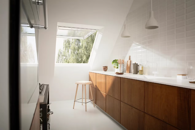 Fenêtre de toit à projection VELUX GPU MK04 0076  Polyuréthane blanc 78x98 cm