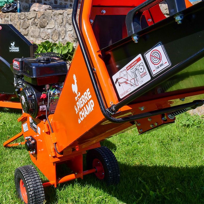 Broyeur de végétaux et de branches thermique essence 196cc 100mm ST PIERRE DU CHAMP