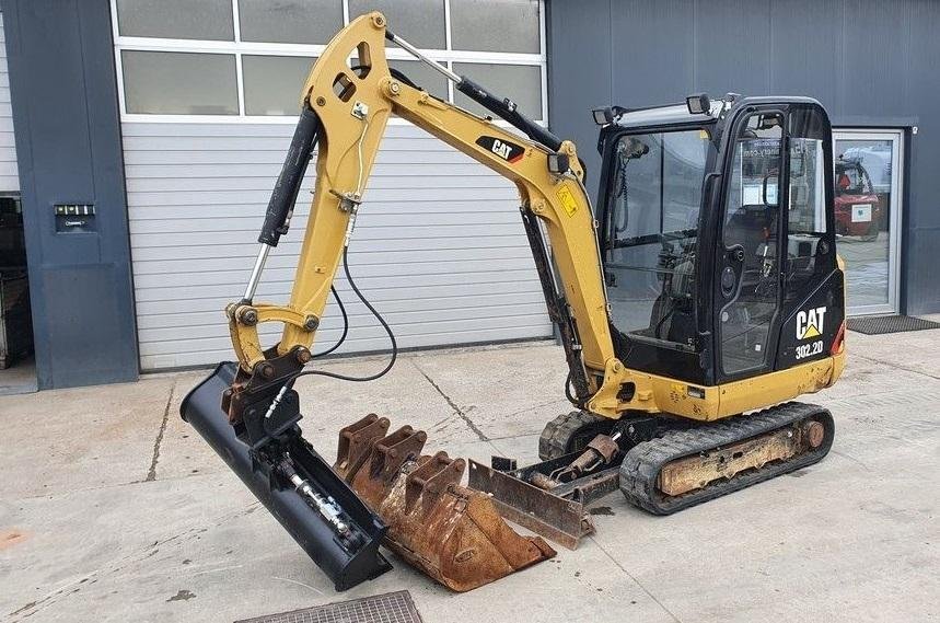 Caterpillar CAT 302.2D (2013) – Minibagger 2,1 t – 2.468 h – 3 Schaufeln 