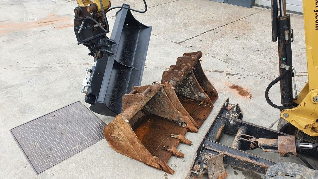 Caterpillar CAT 302.2D (2013) – Mini Pelle 2,1T – 2 468 h – 3 Godets