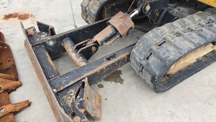 Caterpillar CAT 302.2D (2013) – Mini Pelle 2,1T – 2 468 h – 3 Godets