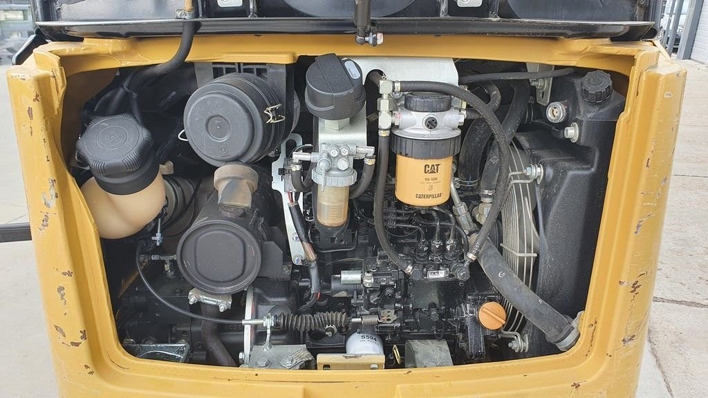 Caterpillar CAT 302.2D (2013) – Minibagger 2,1 t – 2.468 h – 3 Schaufeln 