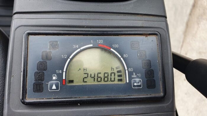 Caterpillar CAT 302.2D (2013) – Minibagger 2,1 t – 2.468 h – 3 Schaufeln 