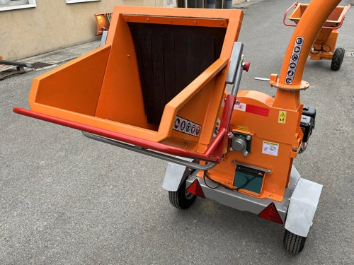 DELEKS DK-900 thermischer Zweighäcksler für Weinreben Lifan-Motor.