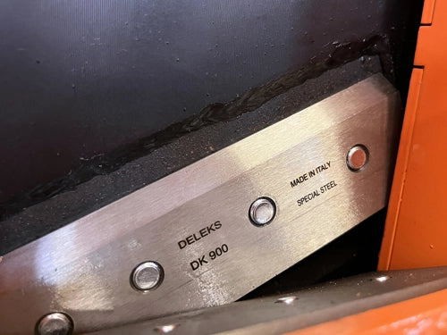 DELEKS DK-900 thermischer Zweighäcksler für Weinreben Lifan-Motor.